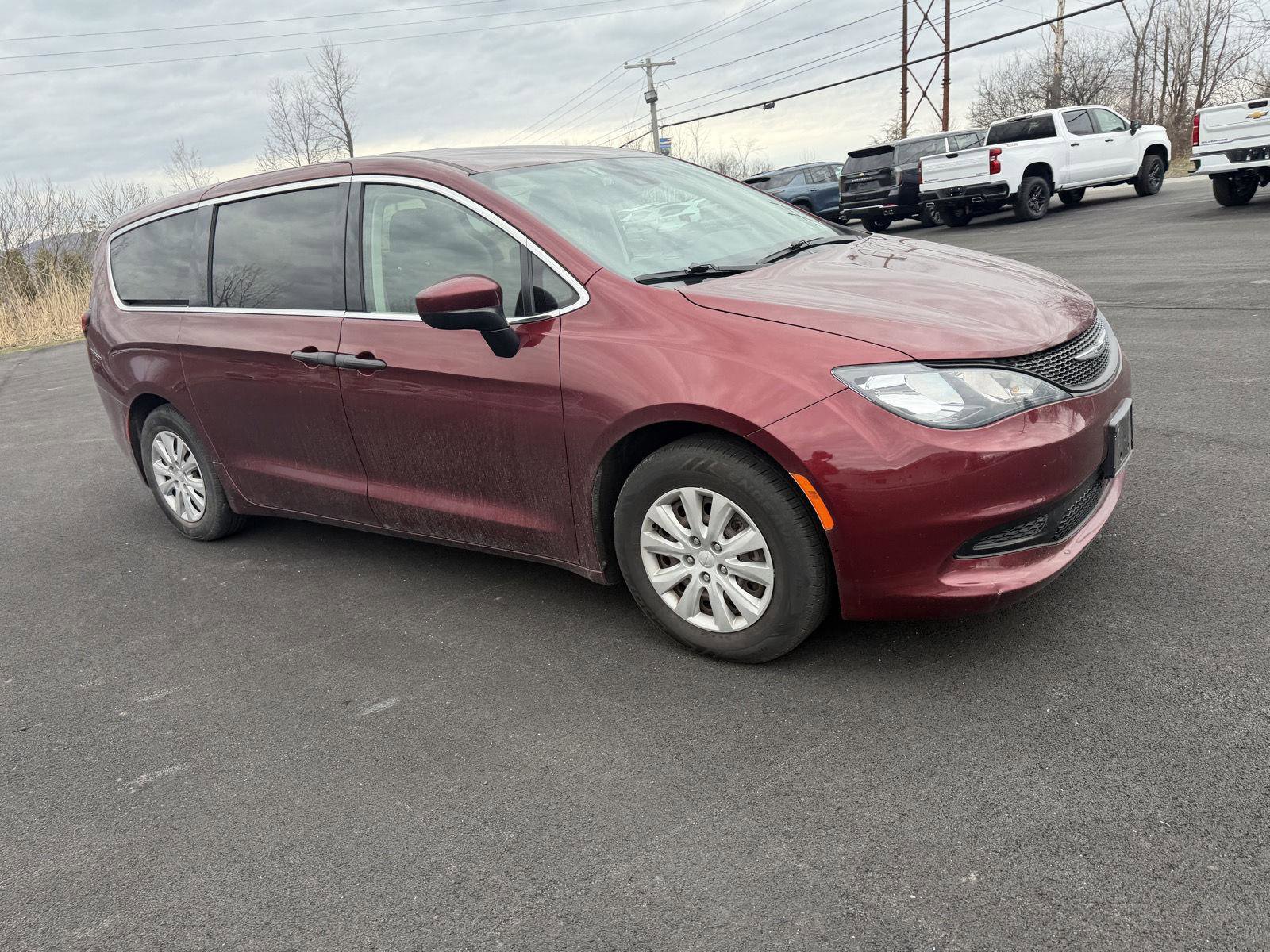 Used 2021 Chrysler Voyager L FWD image 6