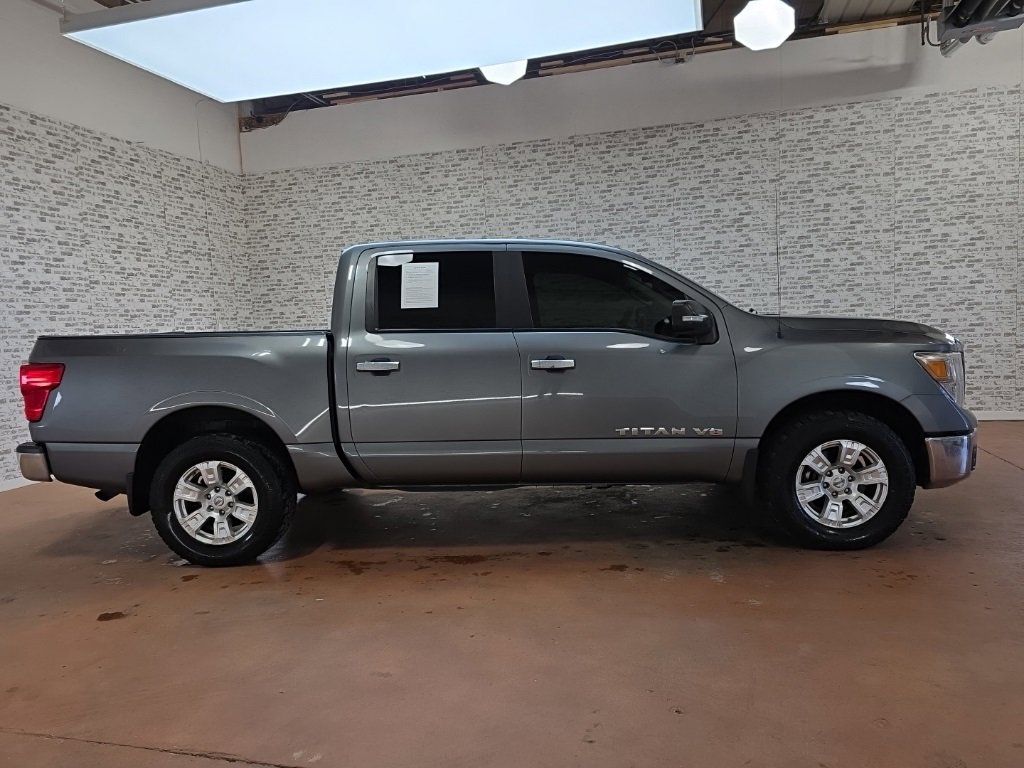Used 2018 Nissan Titan SV image 6