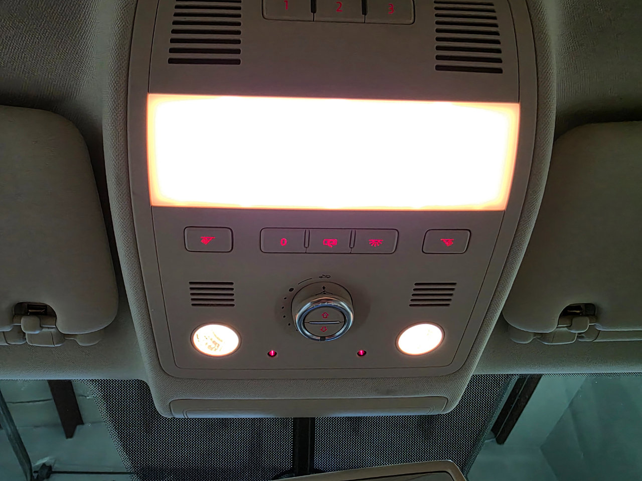 Used 2014 Volkswagen Touareg TDI image 34