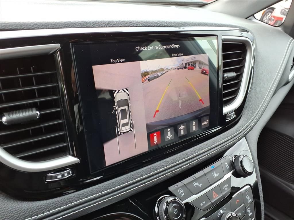 New 2026 Chrysler Pacifica Select image 23