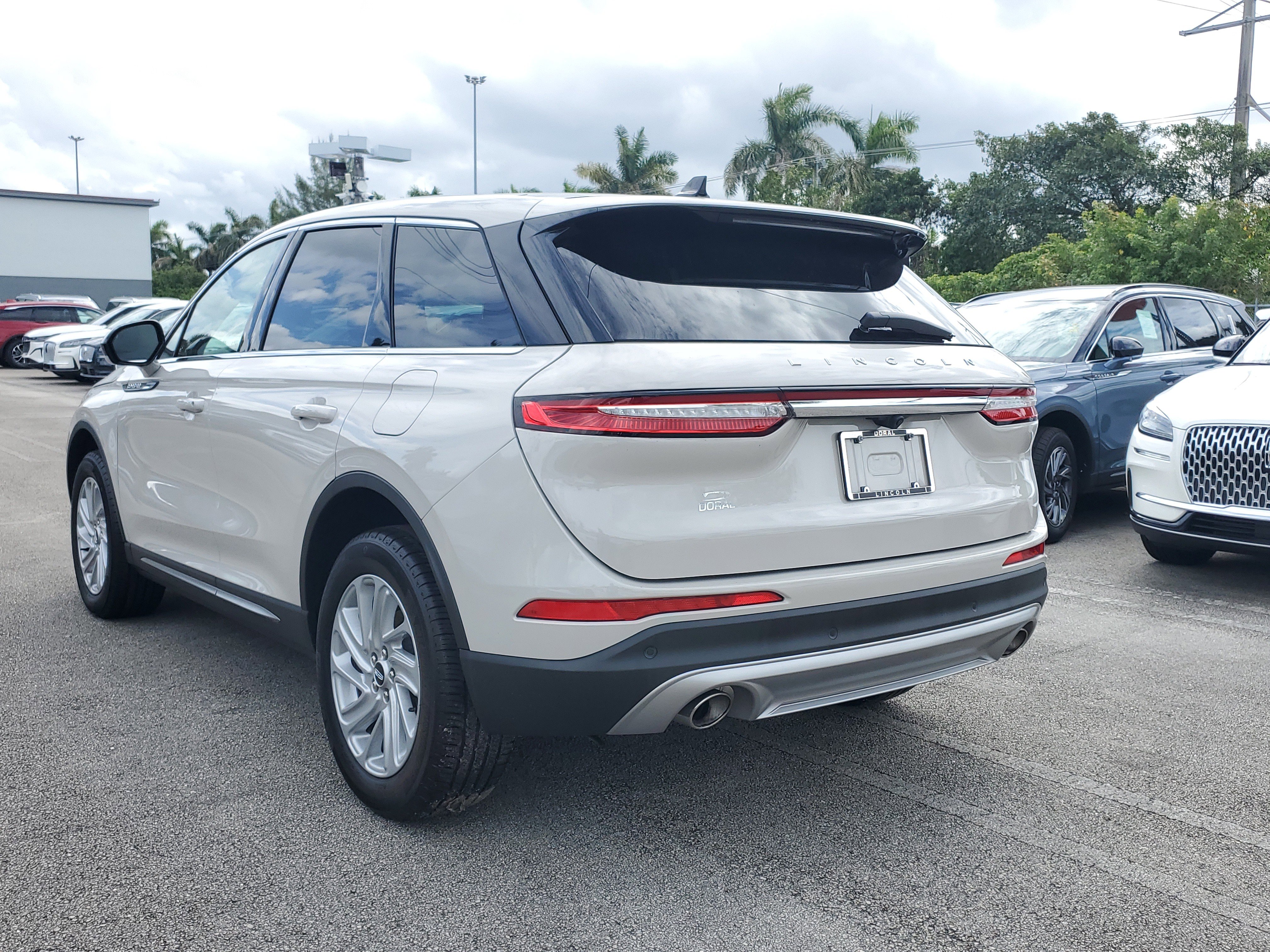 Certified 2024 Lincoln Corsair FWD image 4