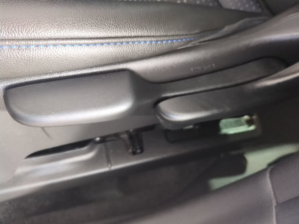Used 2025 Chevrolet Trax LT FWD image 24