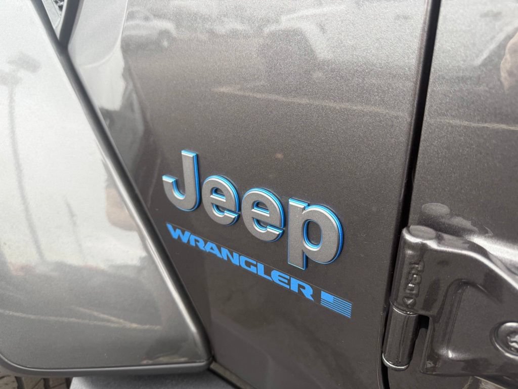 Used 2025 Jeep Wrangler Unlimited Sahara AWD/4WD image 12