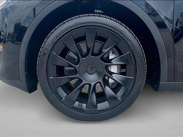 Used 2024 Tesla Model Y 2WD image 10