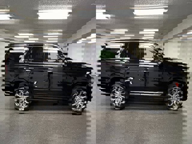 Certified 2024 Cadillac Escalade Premium Luxury w/ Performance Package image 25