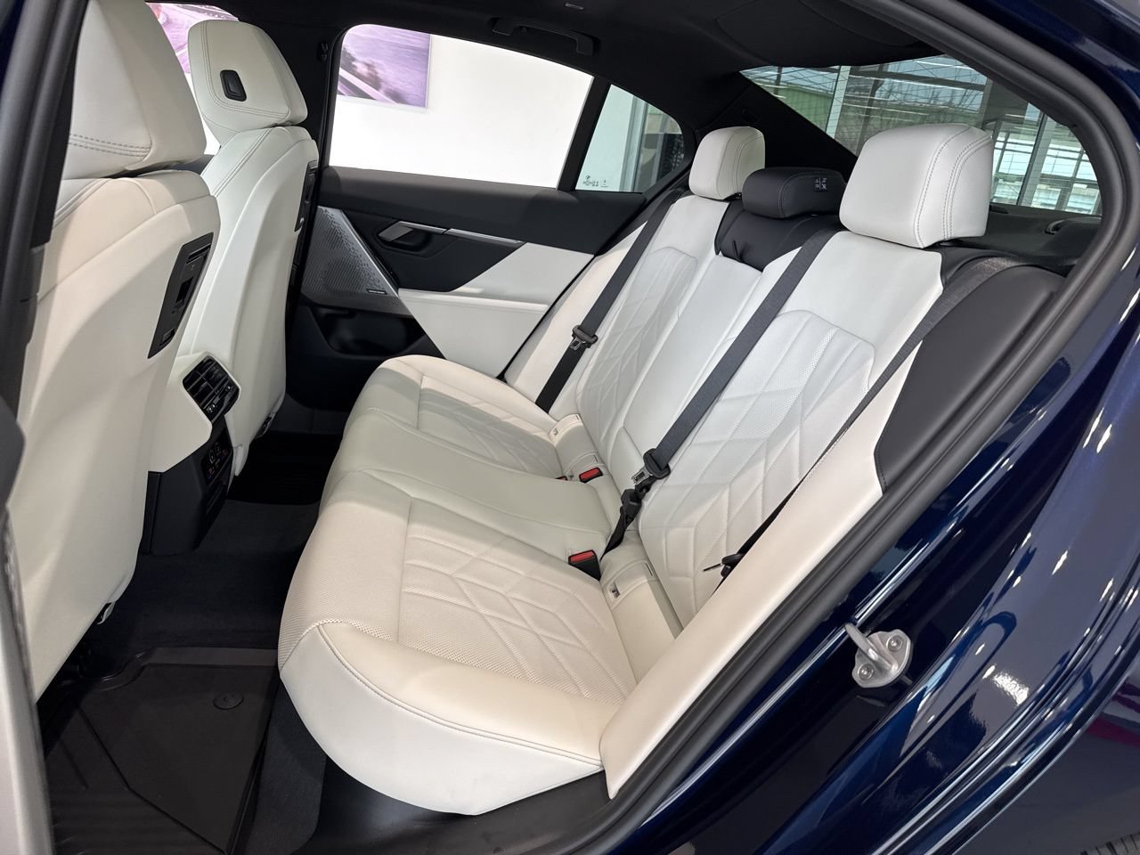 New 2026 BMW 550e xDrive AWD/4WD image 41