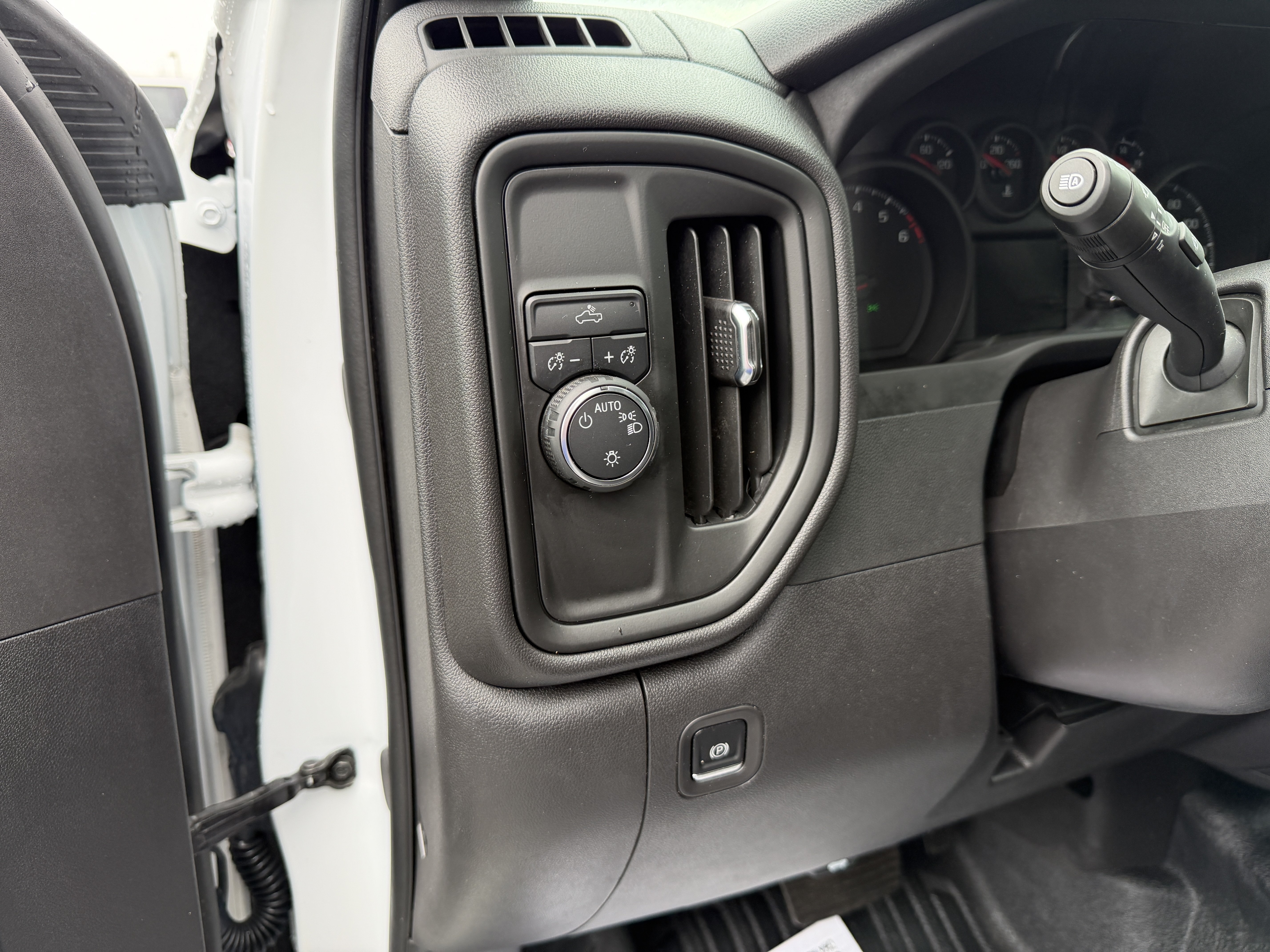 Used 2025 Chevrolet Silverado 1500 W/T RWD image 13