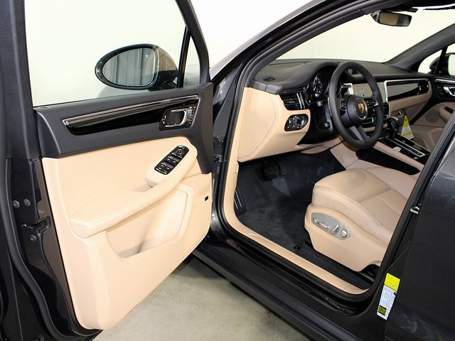 New 2026 Porsche Macan image 5