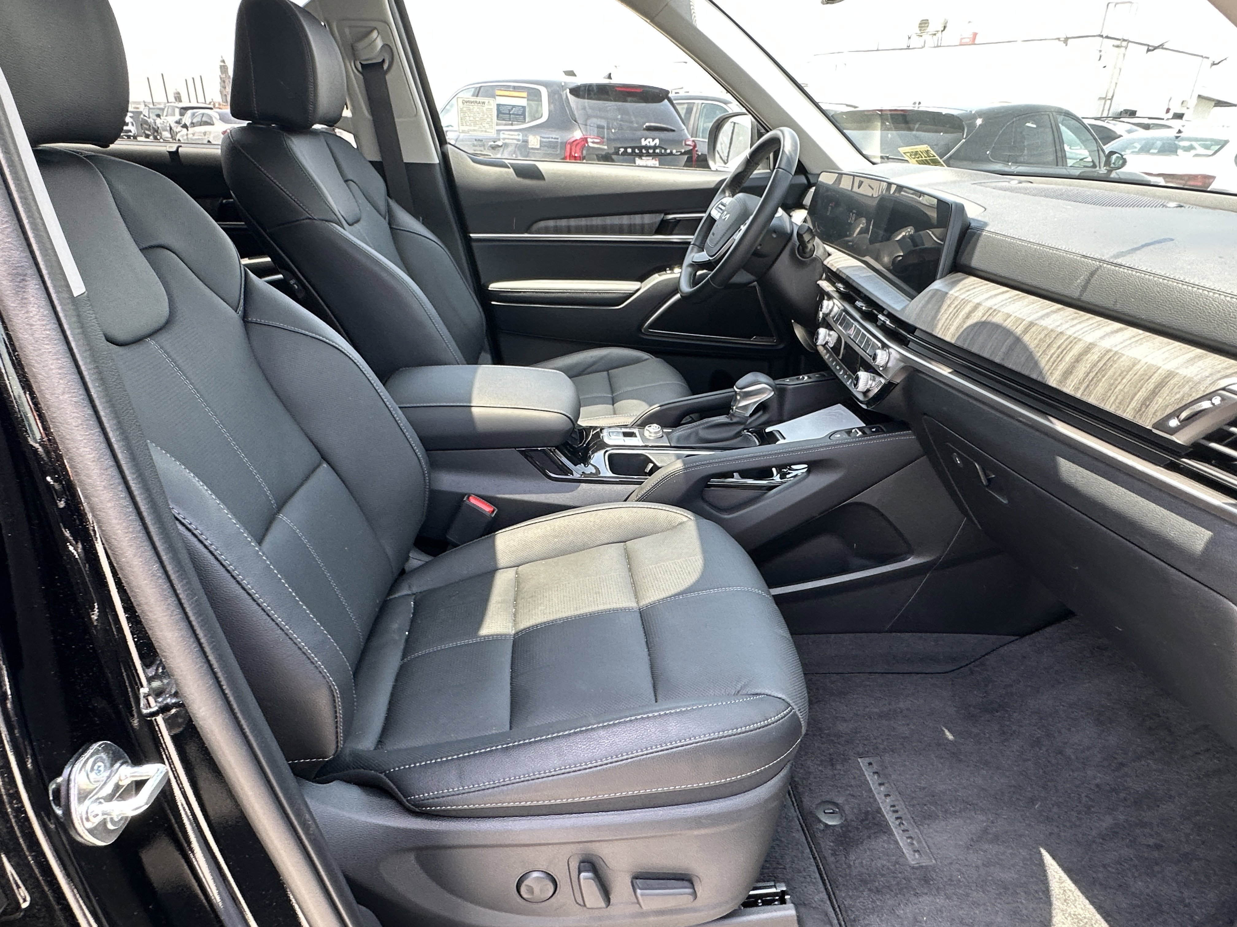 Certified 2025 Kia Telluride EX FWD image 17
