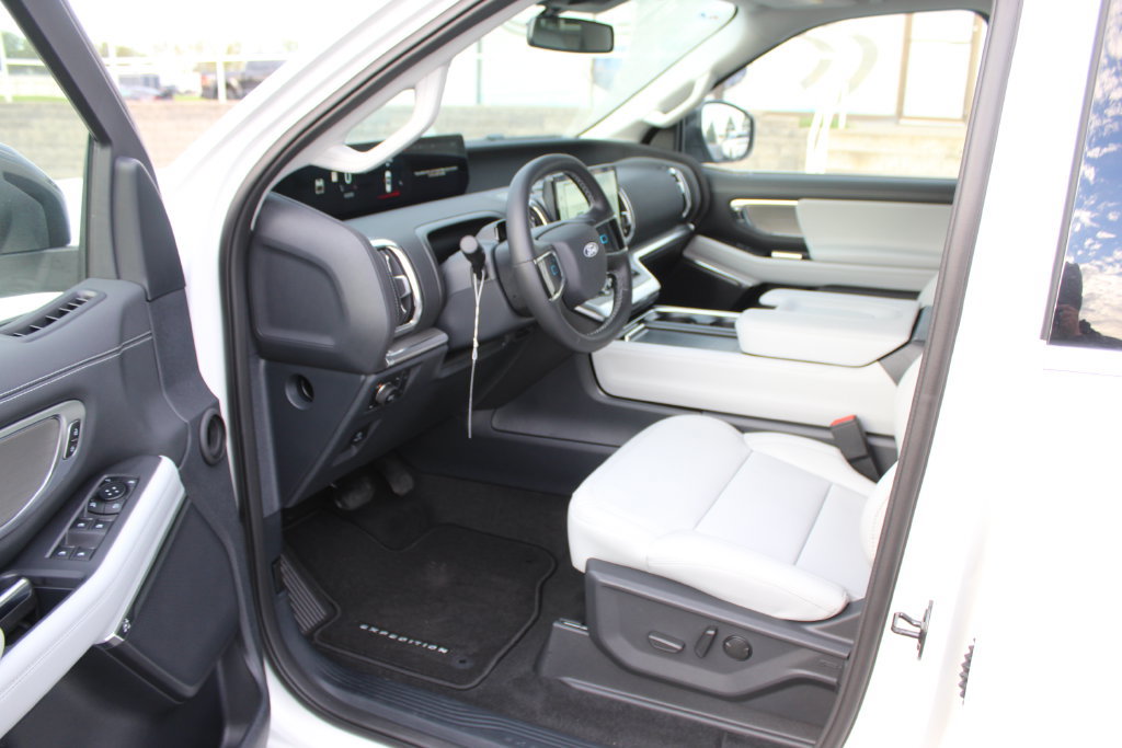 New 2027 Ford Expedition Platinum w/ Driver's Package AWD/4WD image 22