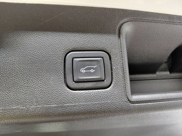 Certified 2024 GMC Terrain SLT image 40