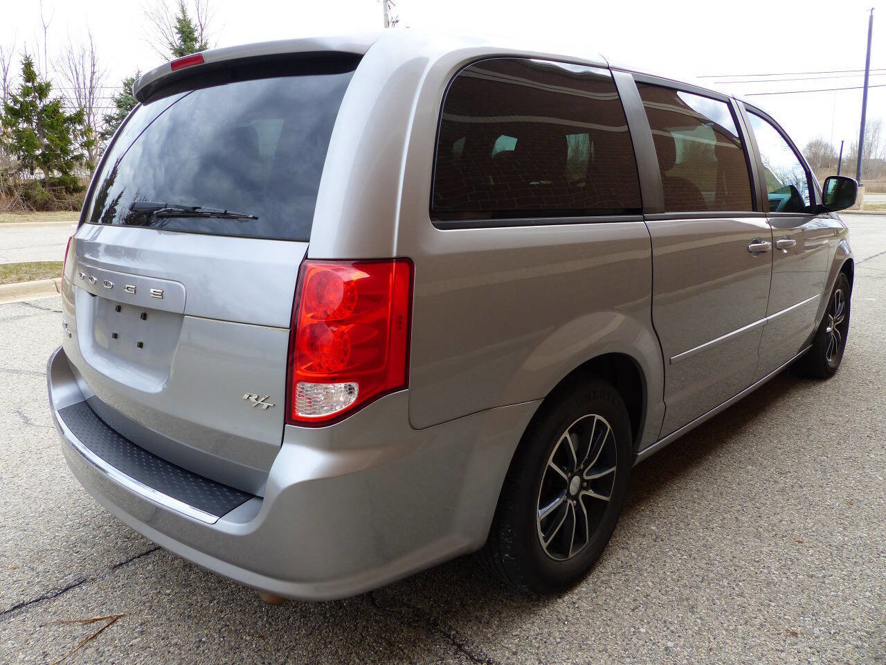 Used 2016 Dodge Grand Caravan R/T w/ Driver Convenience Group image 9