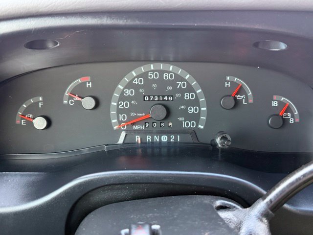Used 1998 Ford E-150 and Econoline 150 Club Wagon RWD image 21