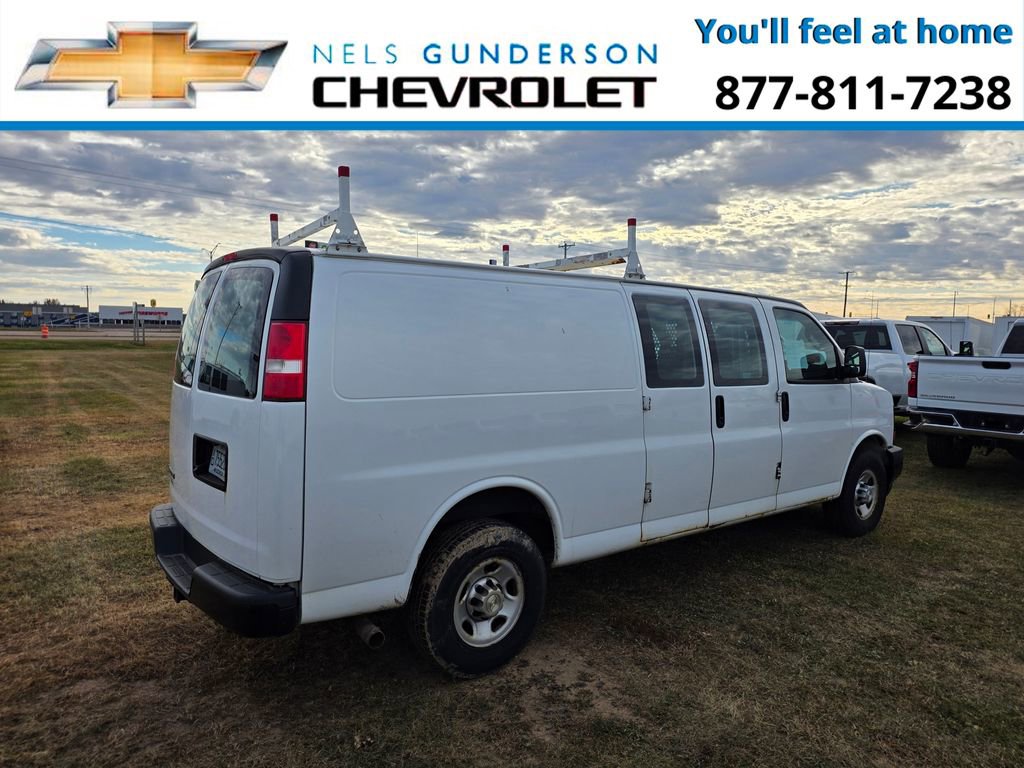 Used 2017 Chevrolet Express 3500 Extended image 6