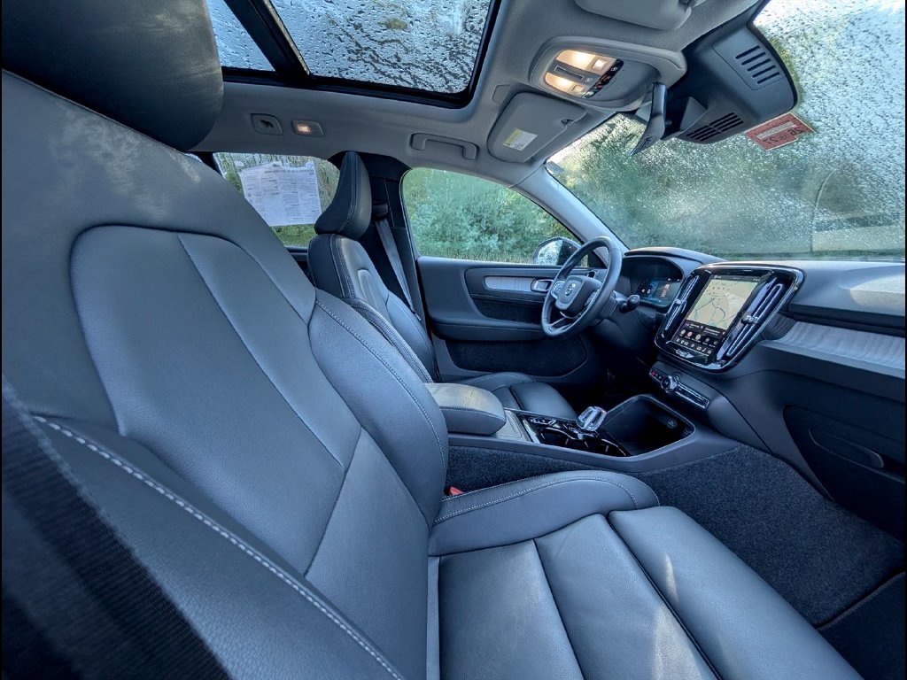 Certified 2026 Volvo XC40 B5 Plus AWD/4WD image 19