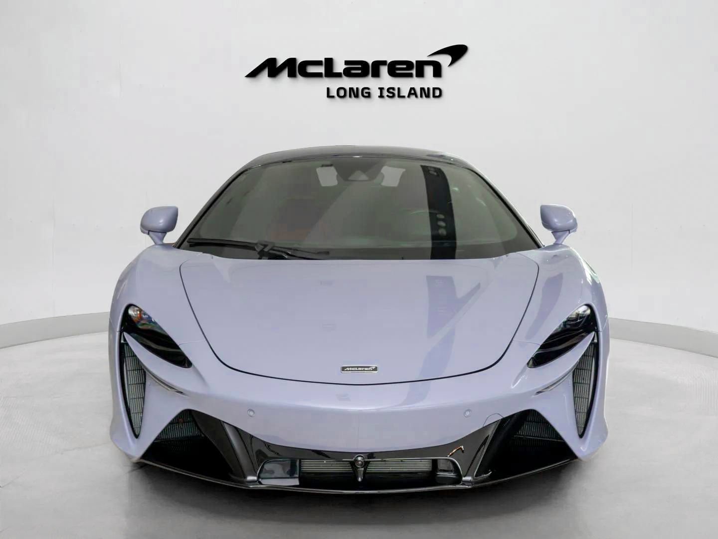 Used 2023 McLaren Artura RWD image 3