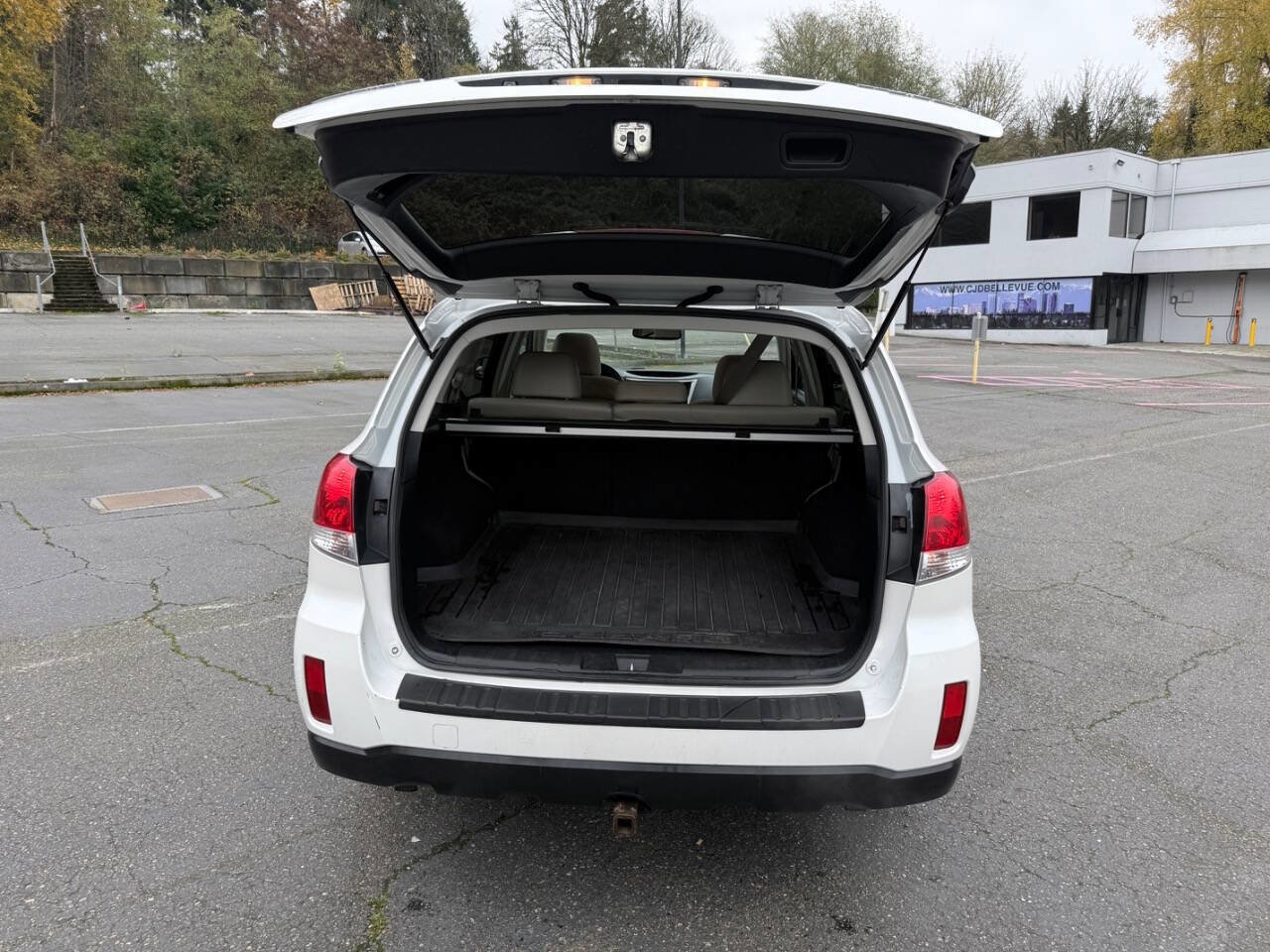 Used 2014 Subaru Outback 3.6R Limited w/ Moonroof Package image 7