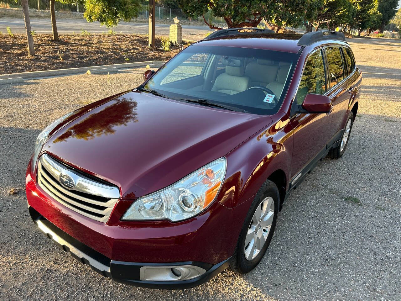 Used 2011 Subaru Outback 2.5i Premium image 3