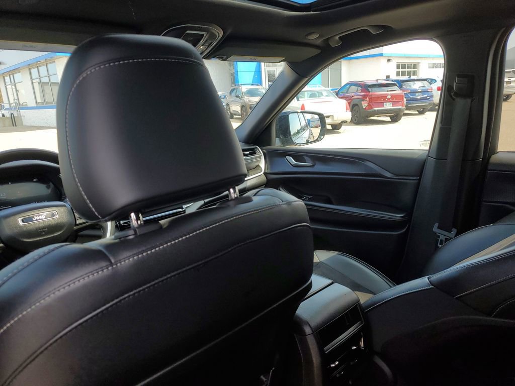 Used 2023 Jeep Grand Cherokee Altitude AWD/4WD image 35