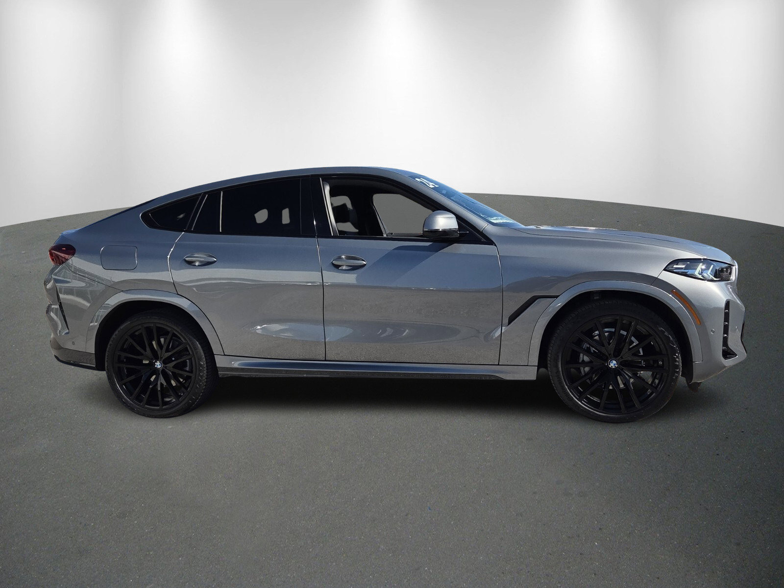 Certified 2024 BMW X6 xDrive40i w/ Premium Package image 8