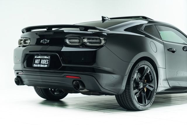 Used 2019 Chevrolet Camaro SS w/ Black Appearance Package RWD image 14