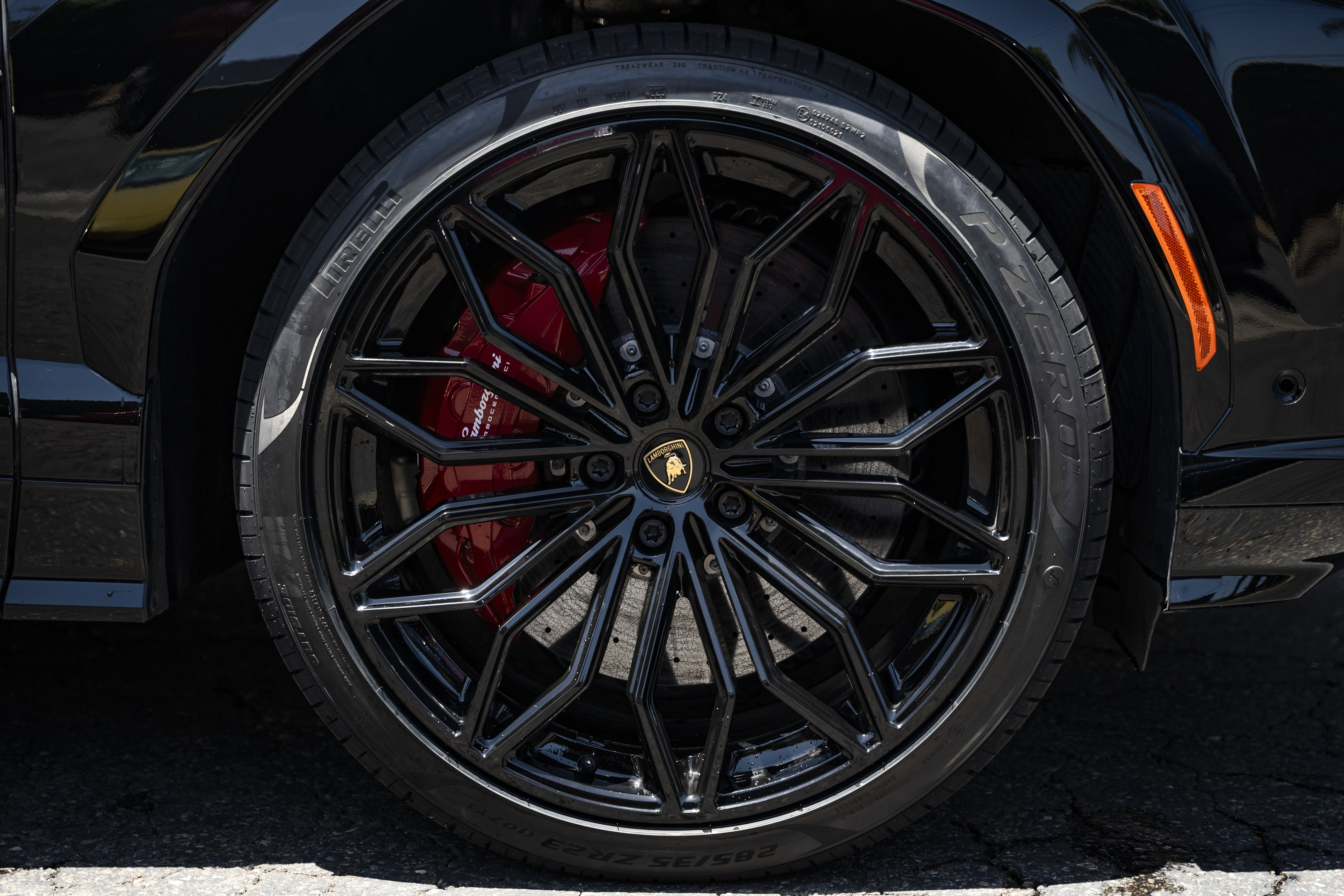 Used 2025 Lamborghini Urus SE AWD/4WD image 11