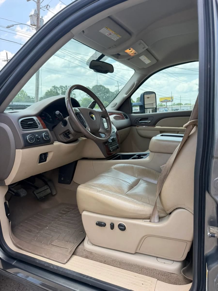 Used 2011 Chevrolet Silverado 3500 LTZ w/ LTZ Plus Package AWD/4WD image 12