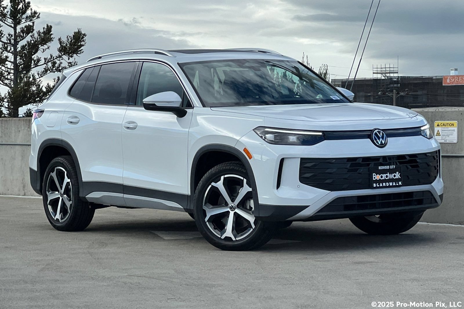 New 2026 Volkswagen Tiguan SE AWD/4WD image 1