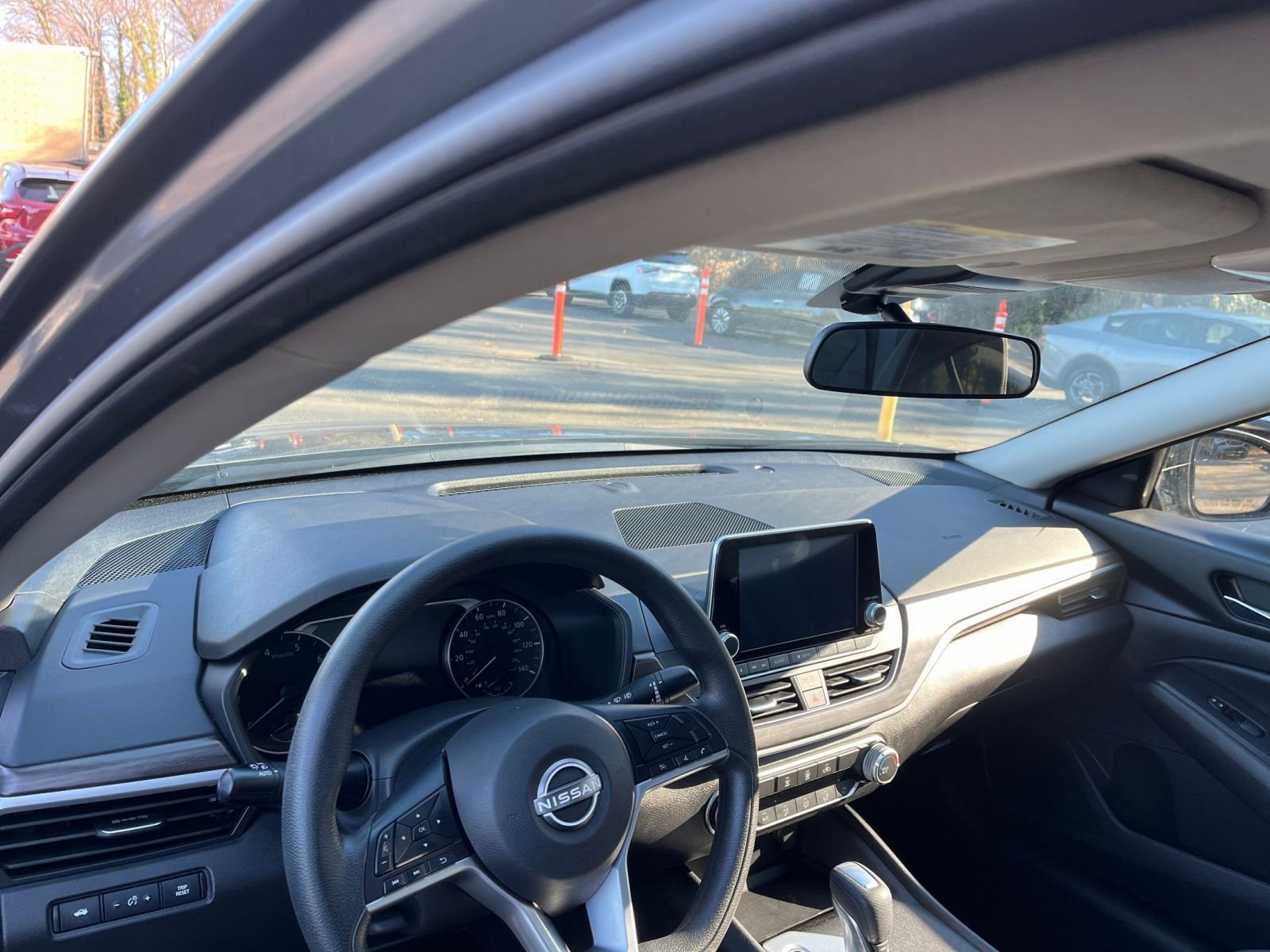 Used 2025 Nissan Altima 2.5 SV image 32