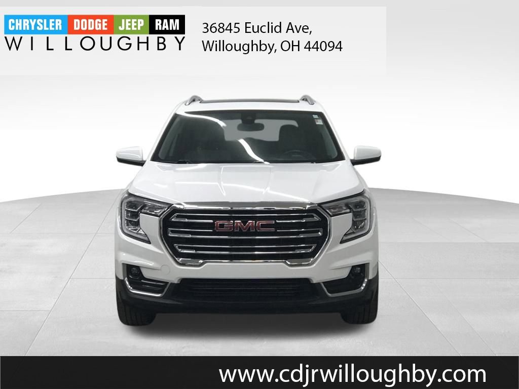 Used 2022 GMC Terrain SLT w/ Infotainment Package II image 2