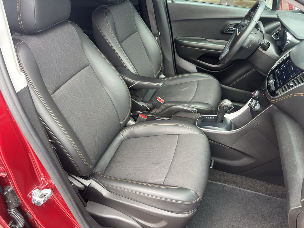 Used 2022 Chevrolet Trax LT w/ LT Convenience Package image 10