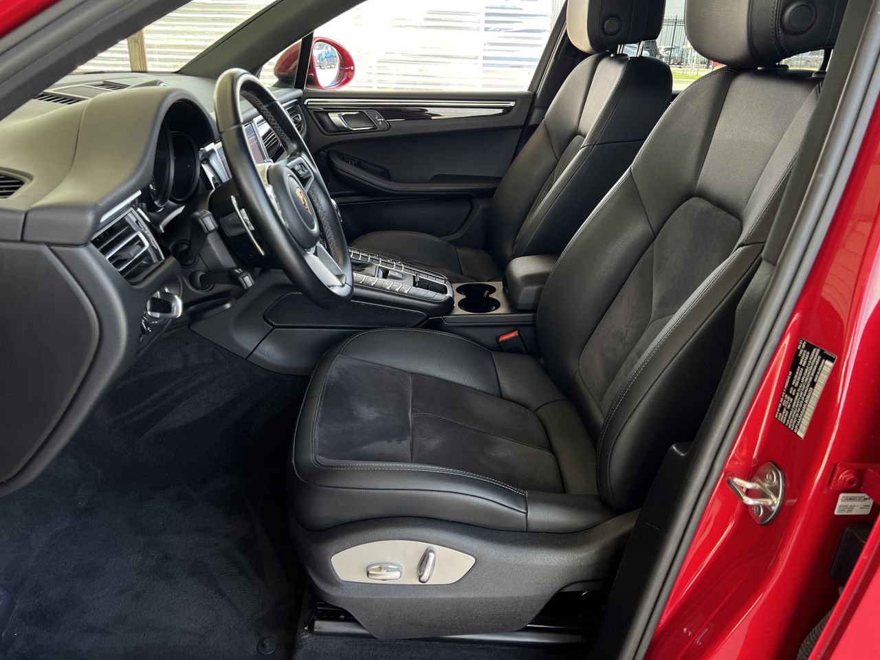 Used 2021 Porsche Macan AWD/4WD image 20