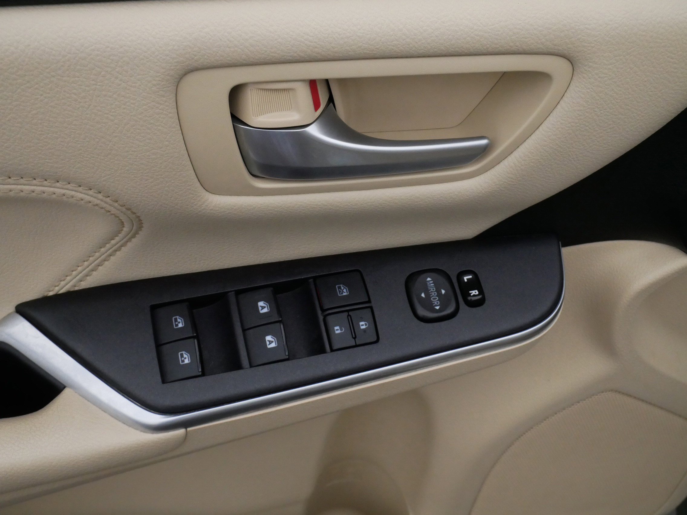 Used 2015 Toyota Camry XLE FWD image 19