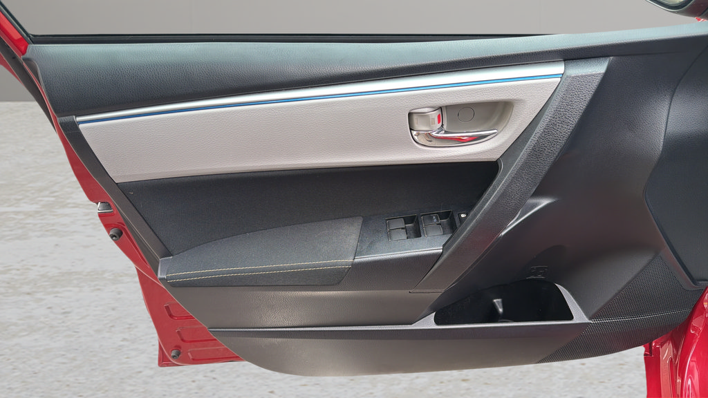 Used 2014 Toyota Corolla LE w/ Body Protection Package FWD image 10