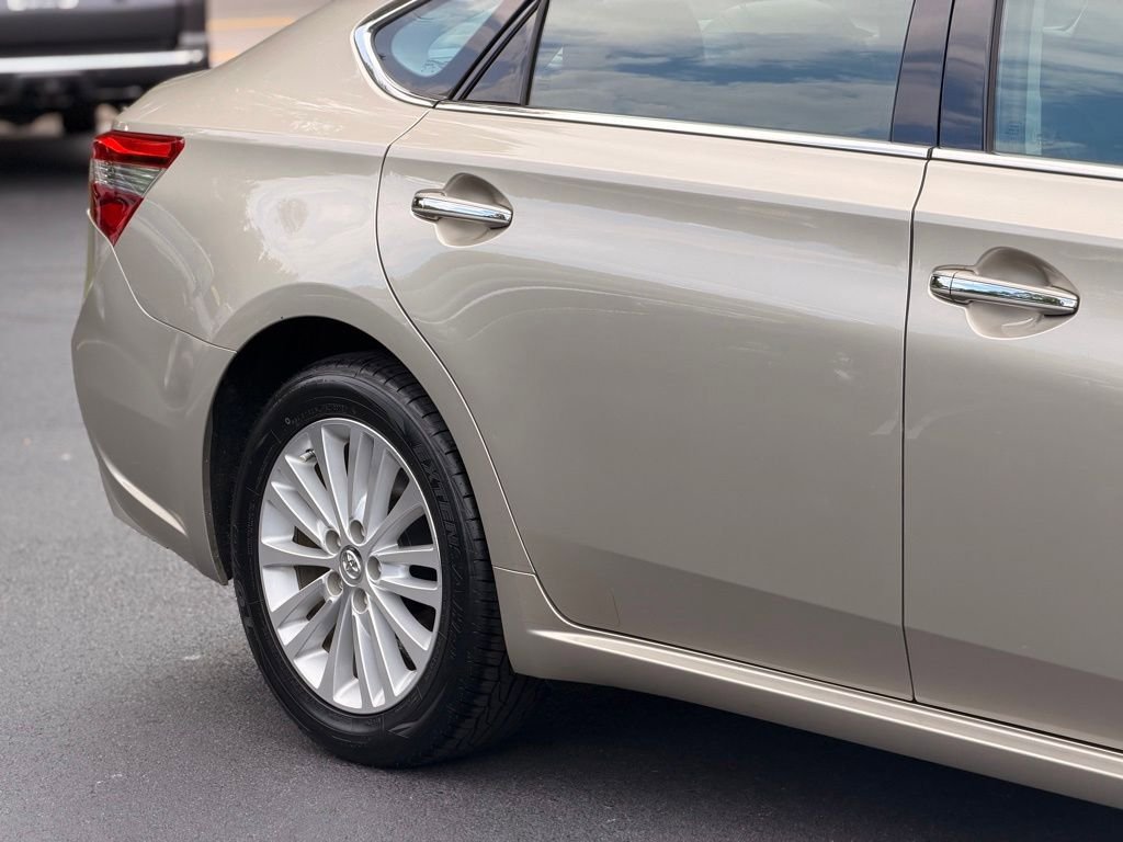 Used 2015 Toyota Avalon XLE Premium FWD image 10