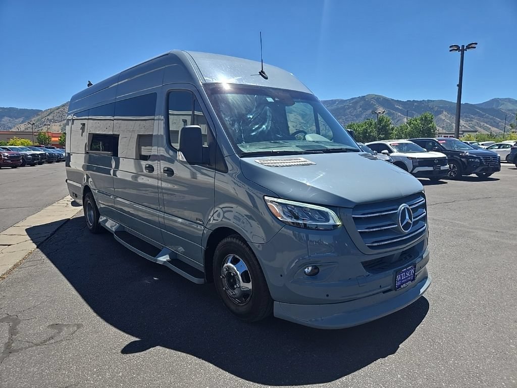 Used 2023 Mercedes-Benz Sprinter 3500 image 3