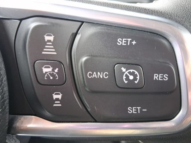 Used 2025 Jeep Wrangler Unlimited Sahara w/ Safety Group AWD/4WD image 21