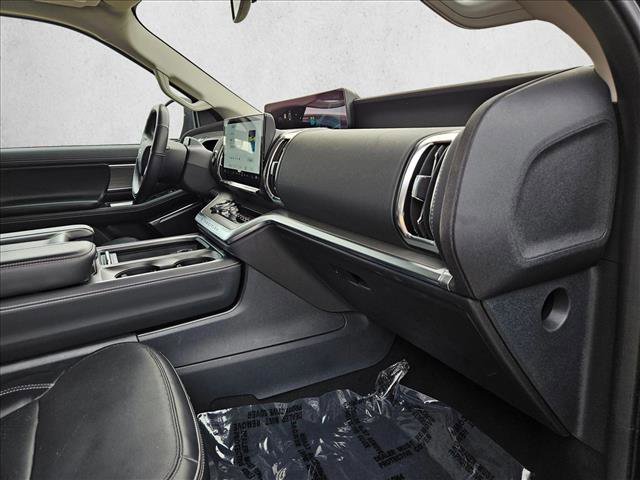 Used 2025 Ford Expedition Platinum AWD/4WD image 19