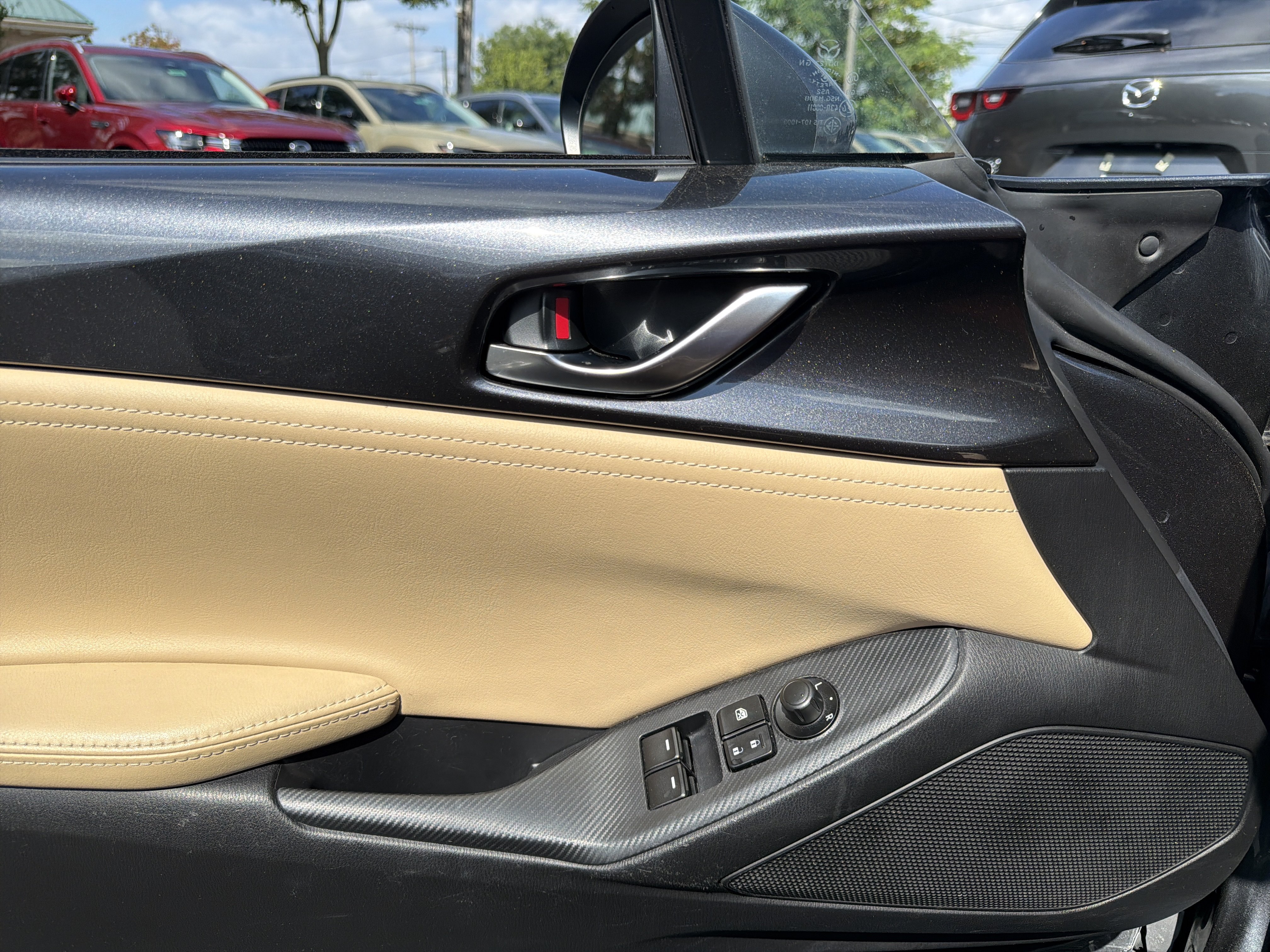 Used 2016 MAZDA MX-5 Miata Grand Touring RWD image 17