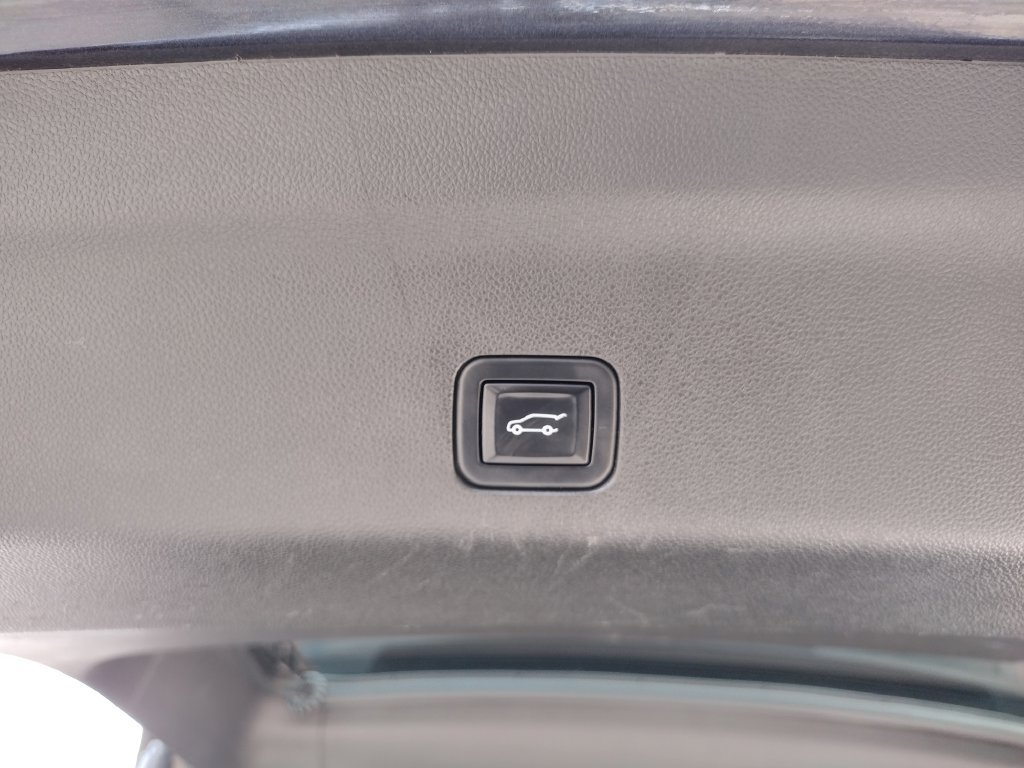 Used 2022 Chevrolet Suburban Premier AWD/4WD image 24