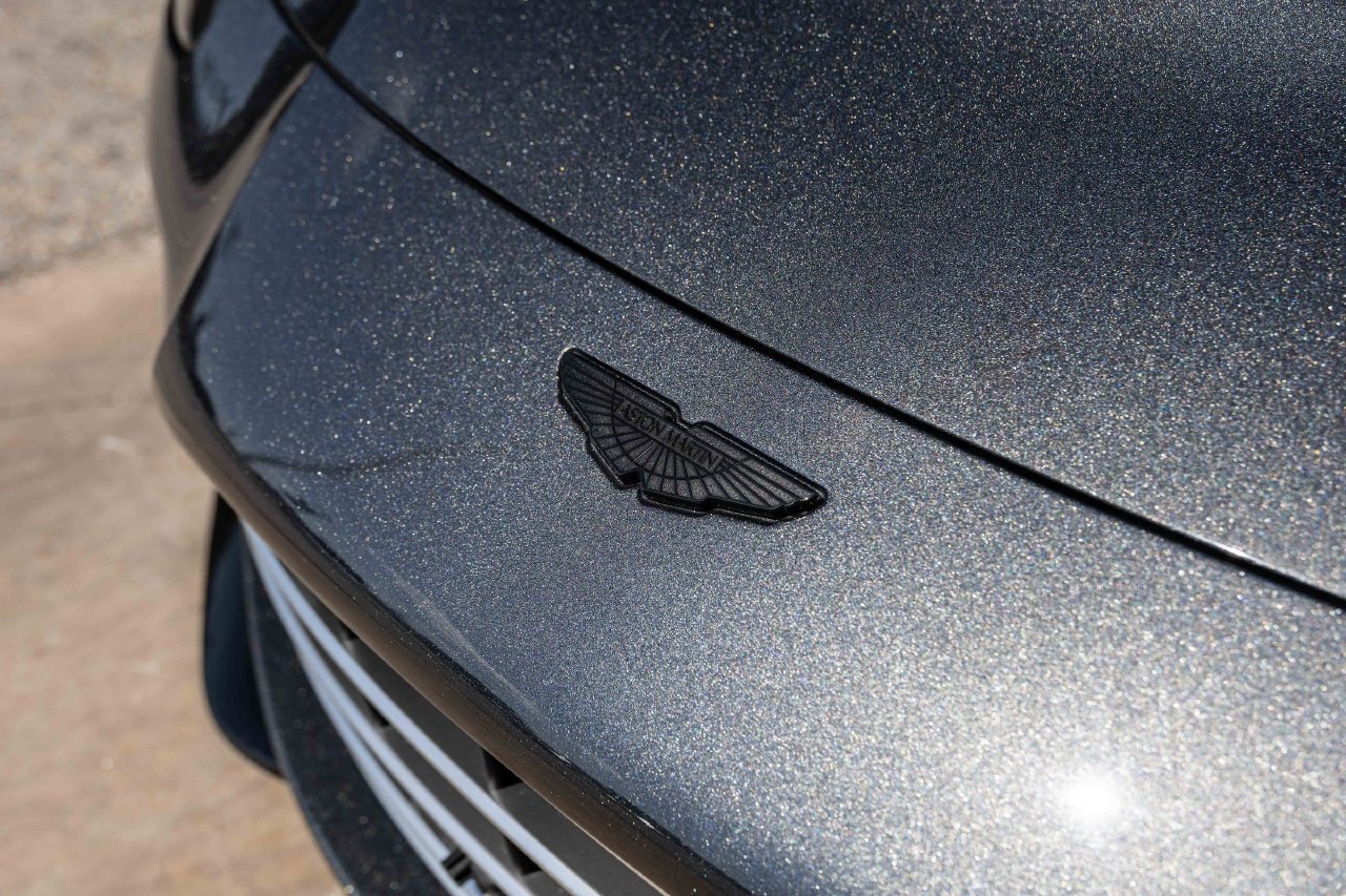 Used 2023 Aston Martin V8 Vantage Roadster RWD image 3