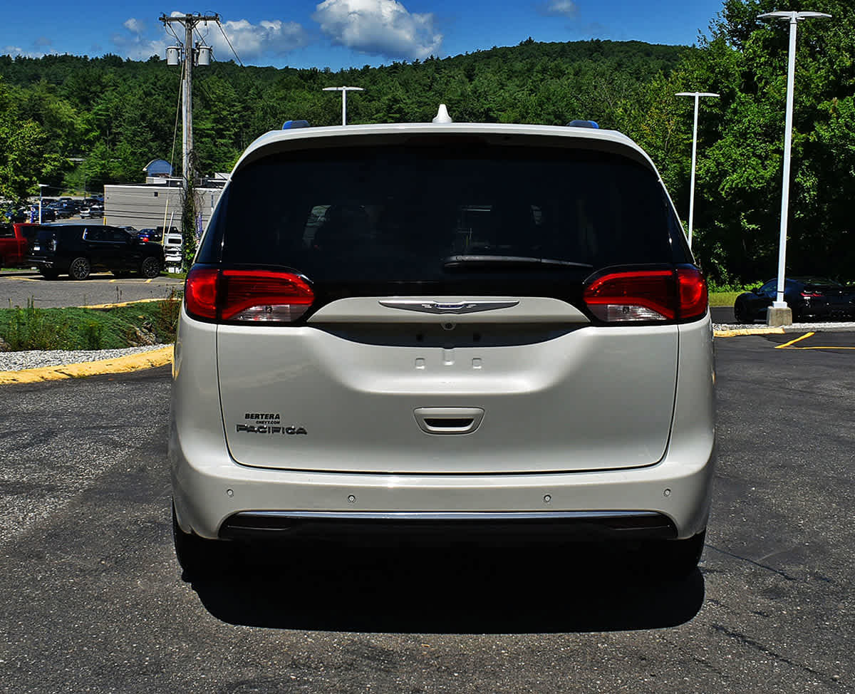 Used 2019 Chrysler Pacifica Touring-L FWD image 8