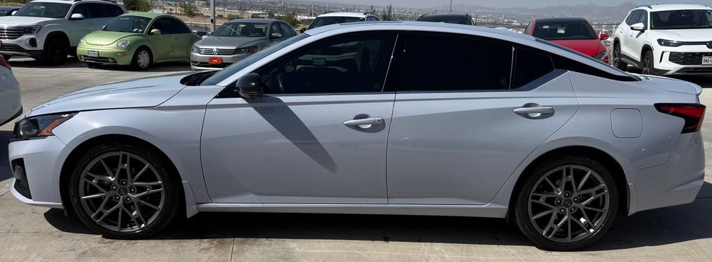 Used 2024 Nissan Altima 2.0 SR FWD image 6