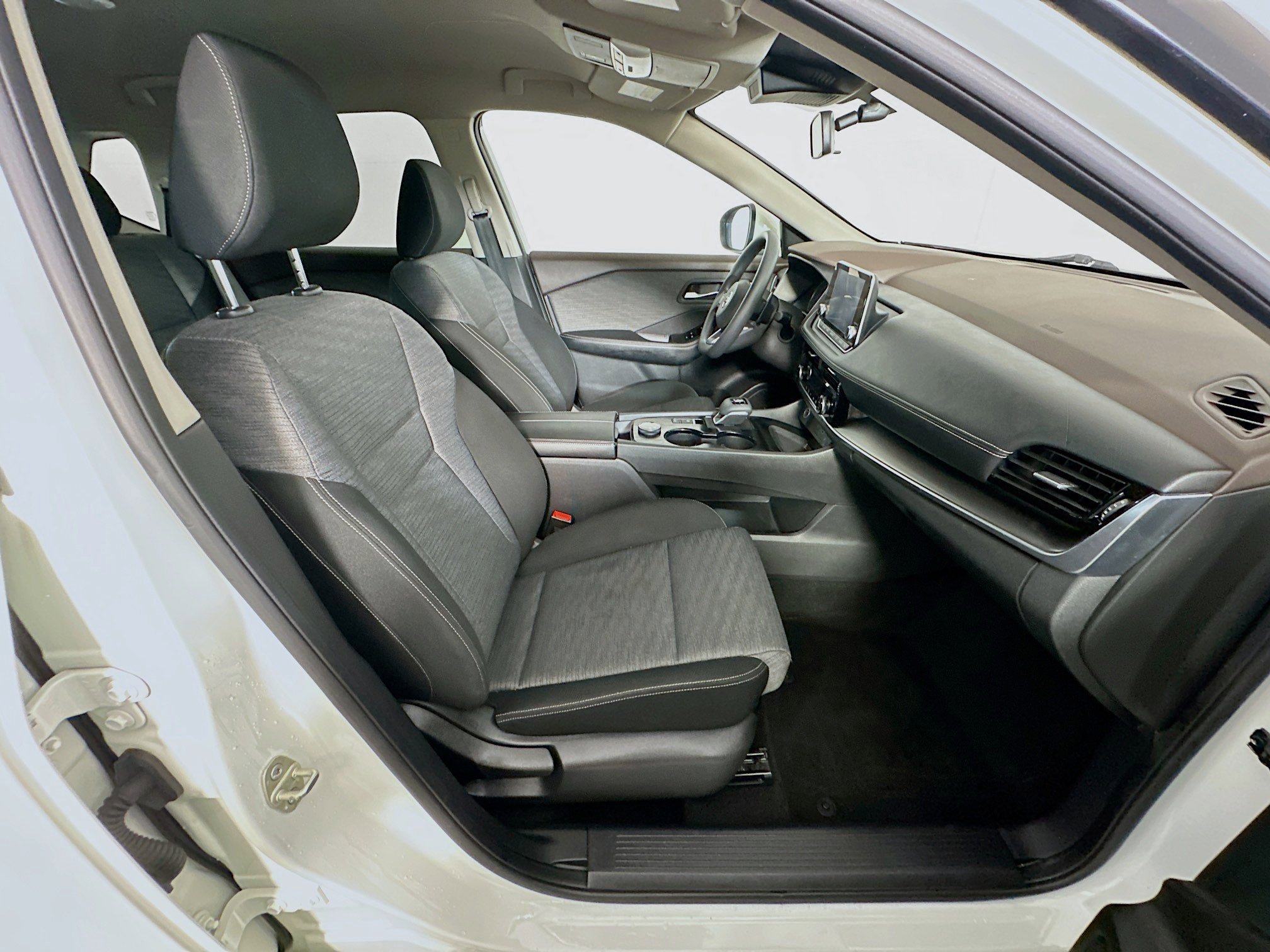 Used 2021 Nissan Rogue SV image 31