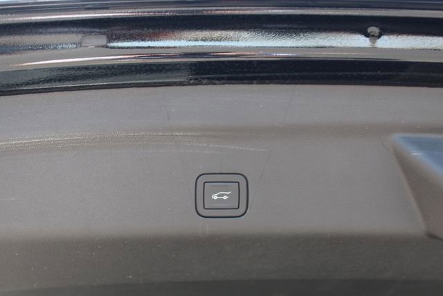 Used 2025 GMC Yukon Denali w/ Denali Reserve Package image 7