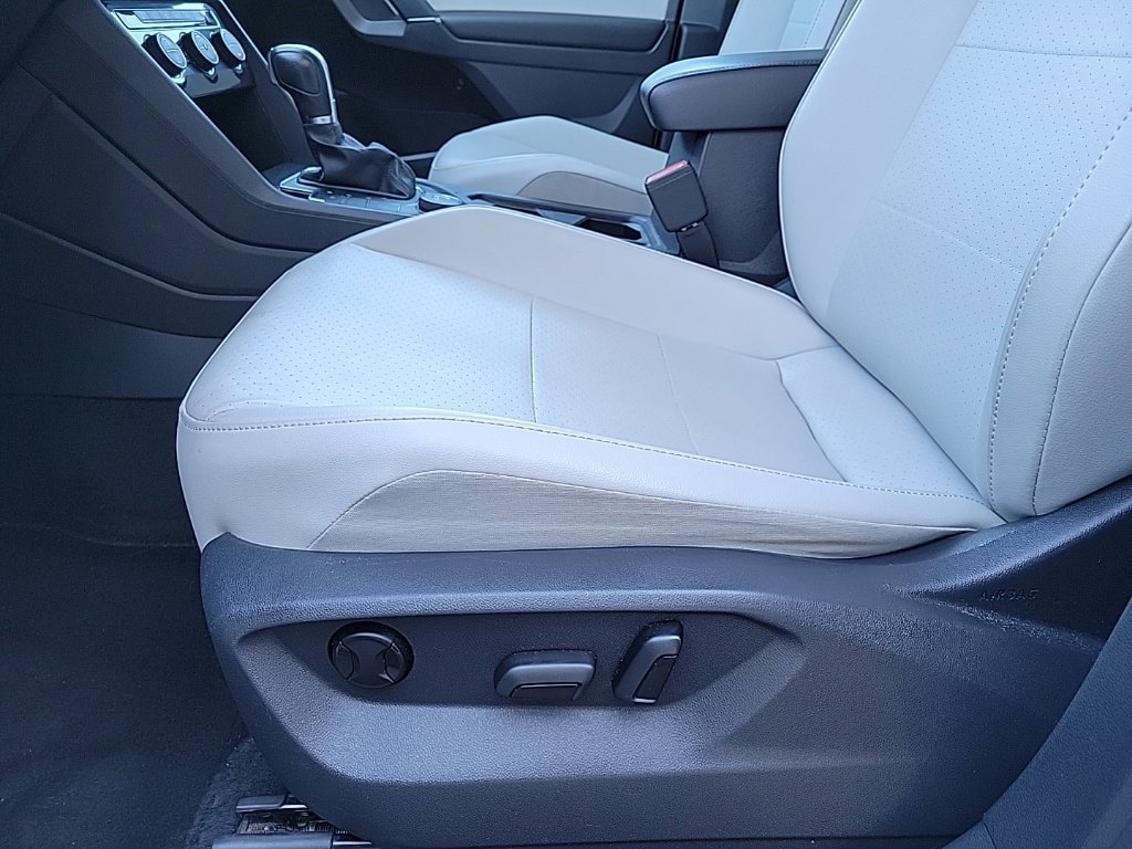 Used 2018 Volkswagen Tiguan SE w/ Panoramic Sunroof Package AWD/4WD image 12