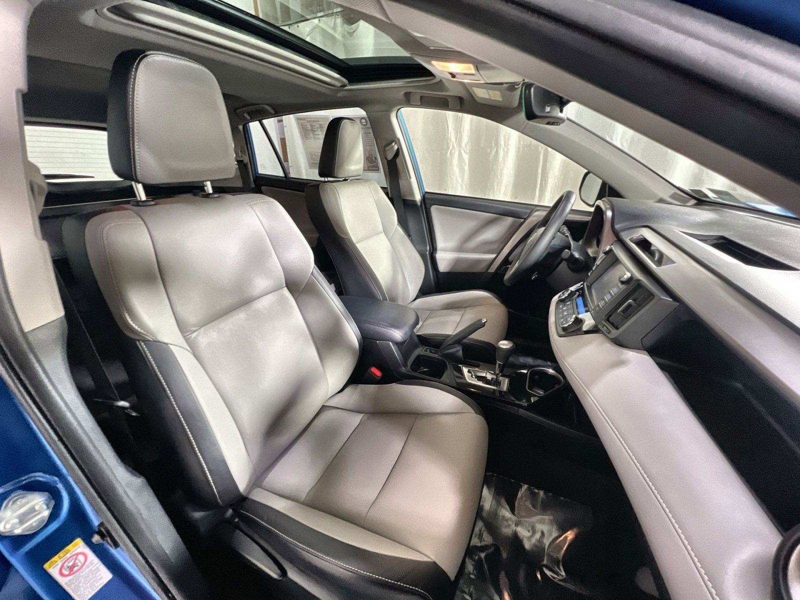 Used 2018 Toyota RAV4 Limited image 23