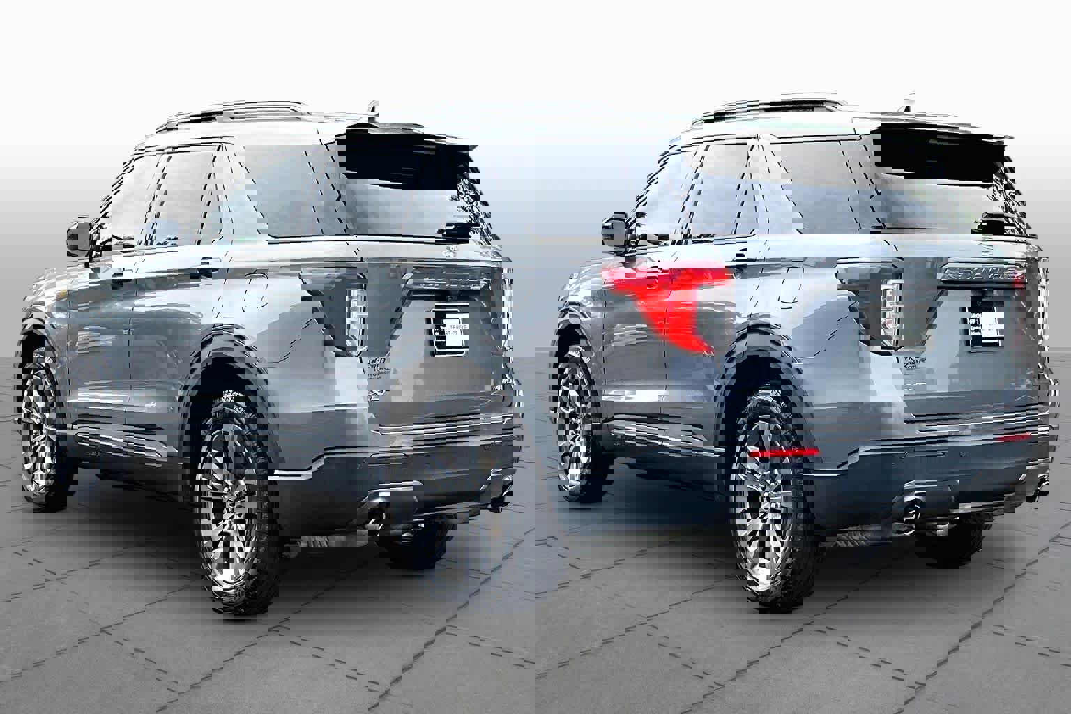 Used 2022 Ford Explorer XLT w/ Equipment Group 202A AWD/4WD image 12