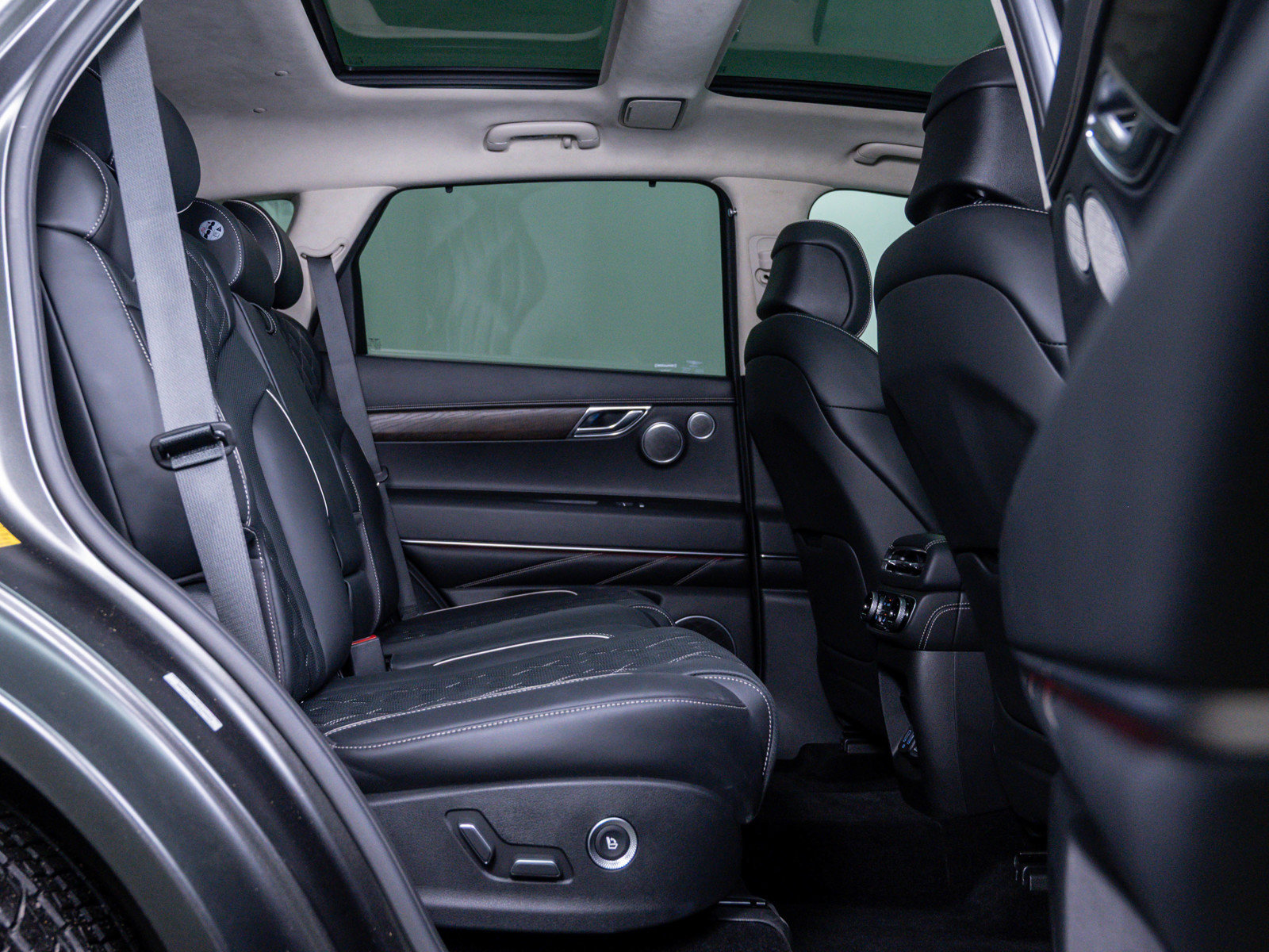 Used 2024 Genesis GV80 3.5T w/ Prestige Matte Package image 12