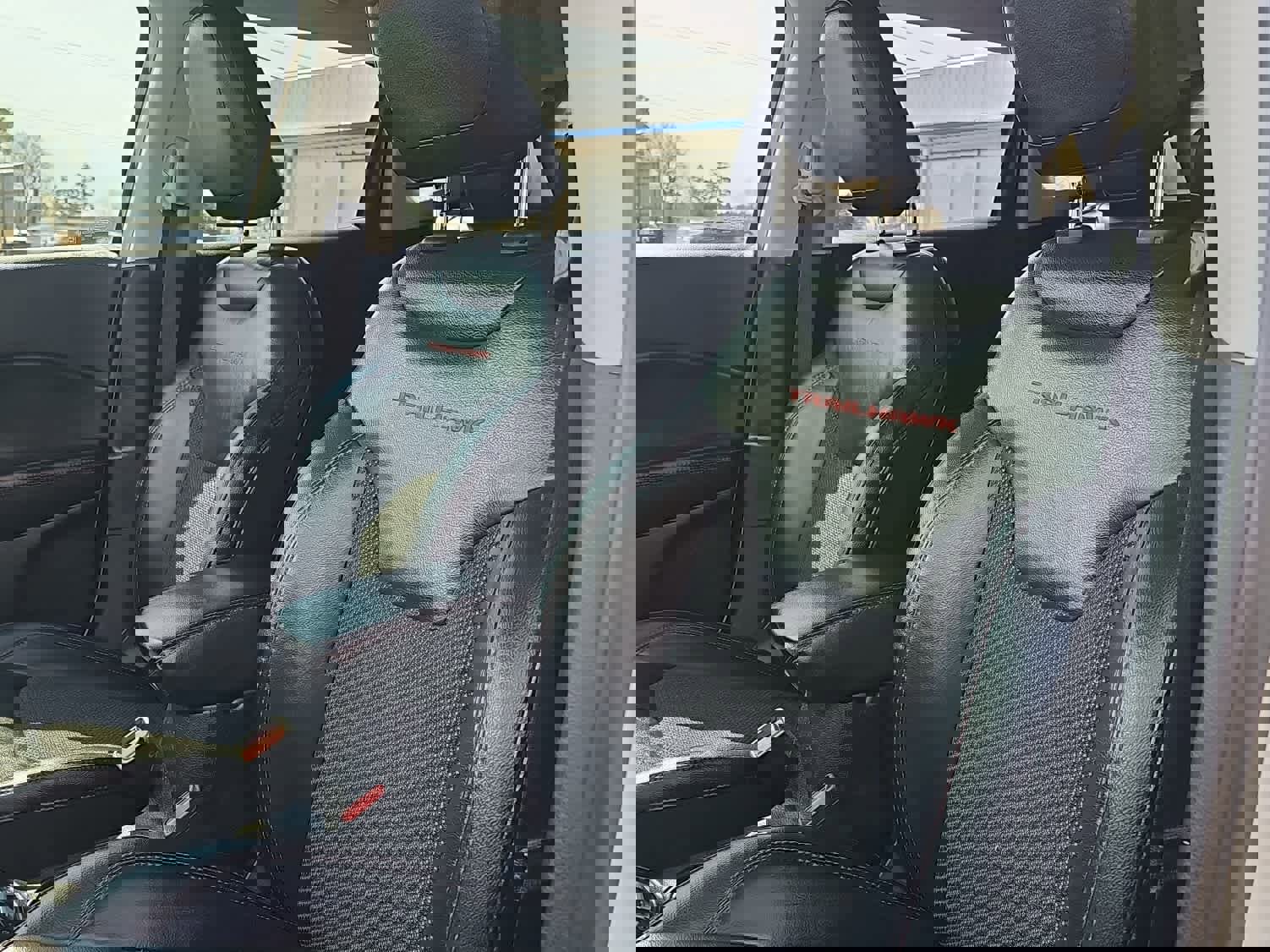 Used 2019 Jeep Compass Trailhawk image 14